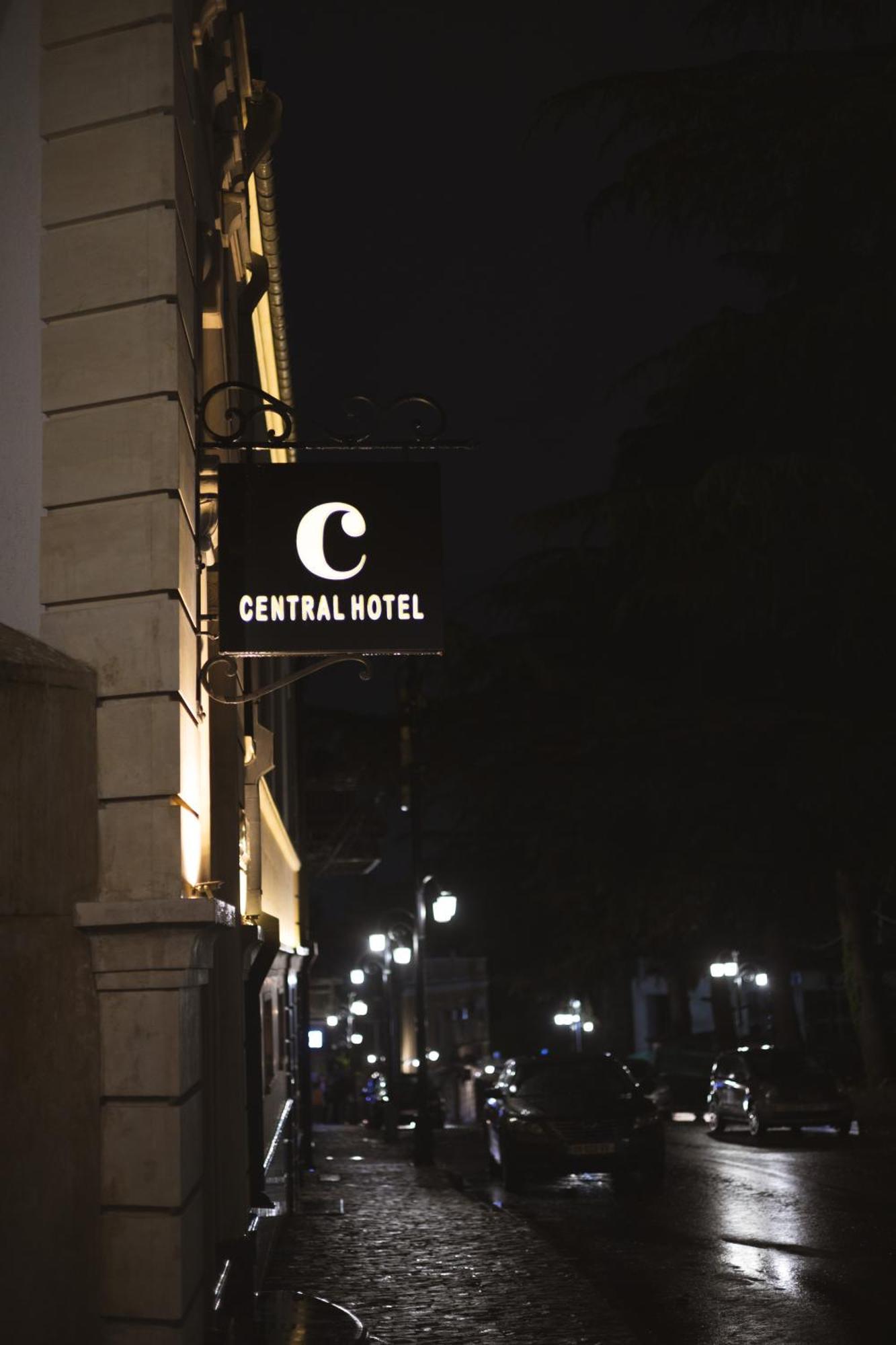 Central Hotel Koutaïssi Extérieur photo