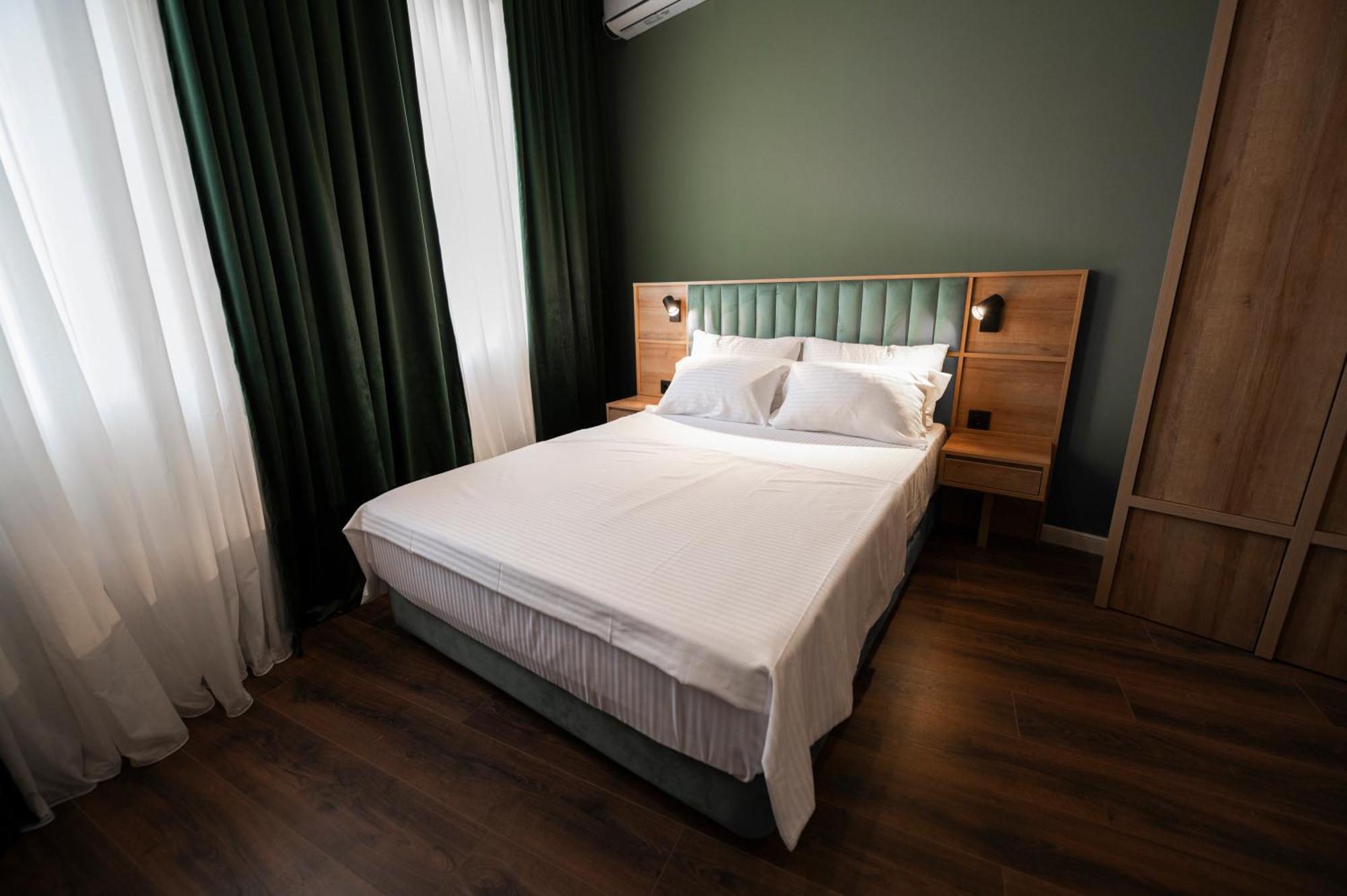 Central Hotel Koutaïssi Extérieur photo