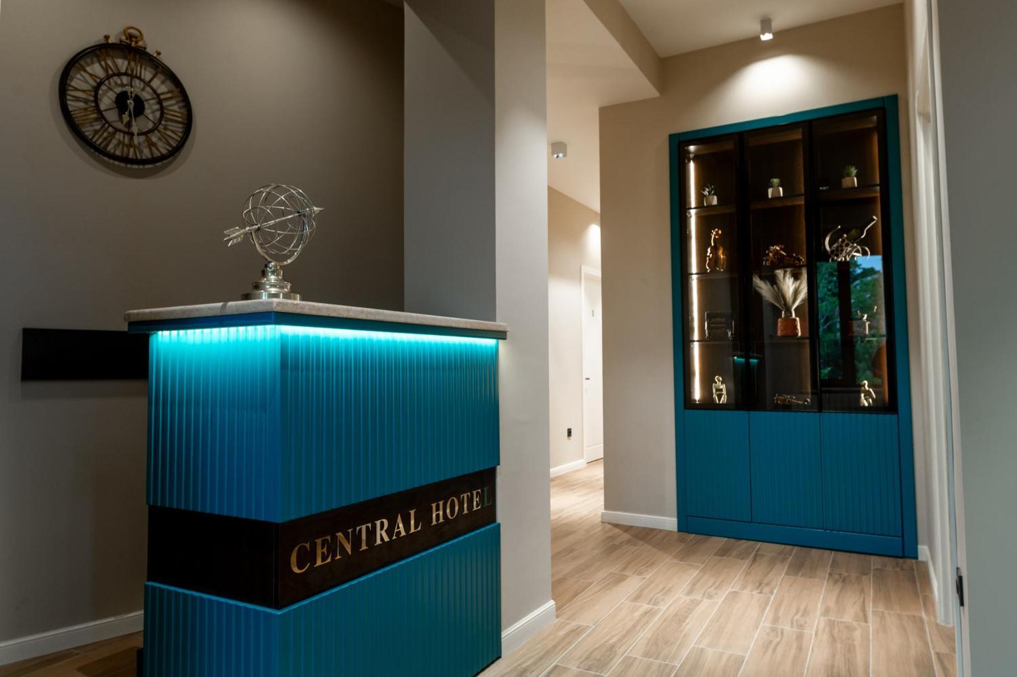 Central Hotel Koutaïssi Extérieur photo