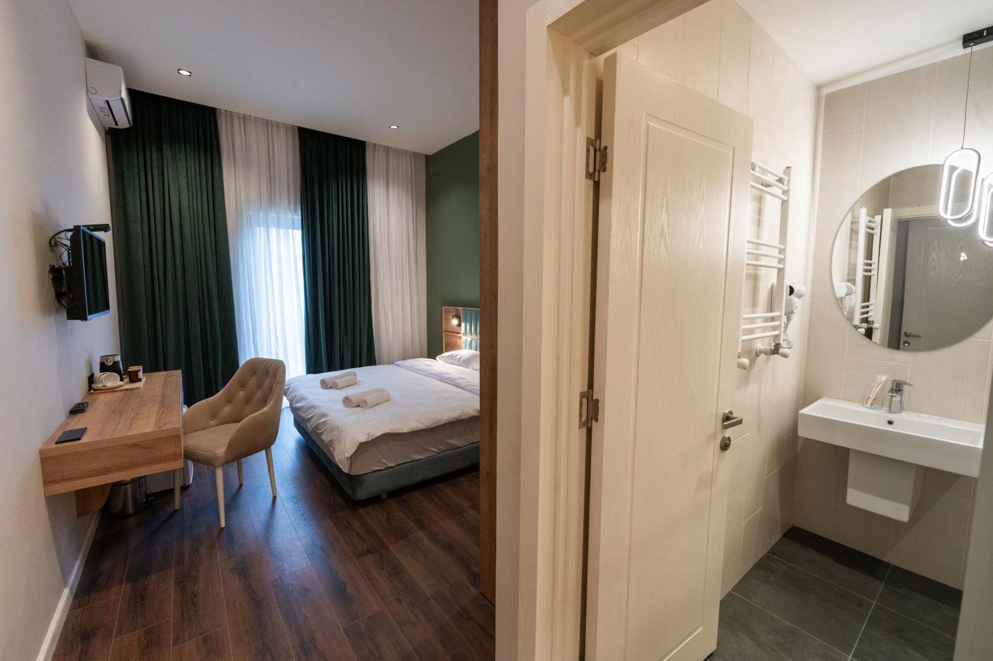 Central Hotel Koutaïssi Extérieur photo