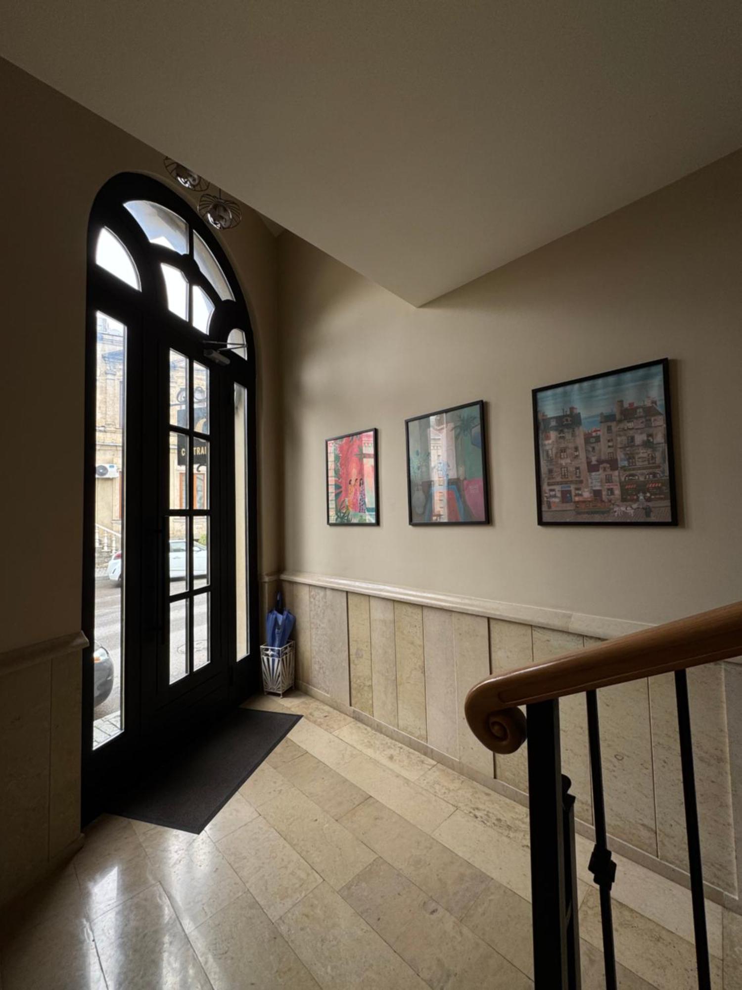 Central Hotel Koutaïssi Extérieur photo