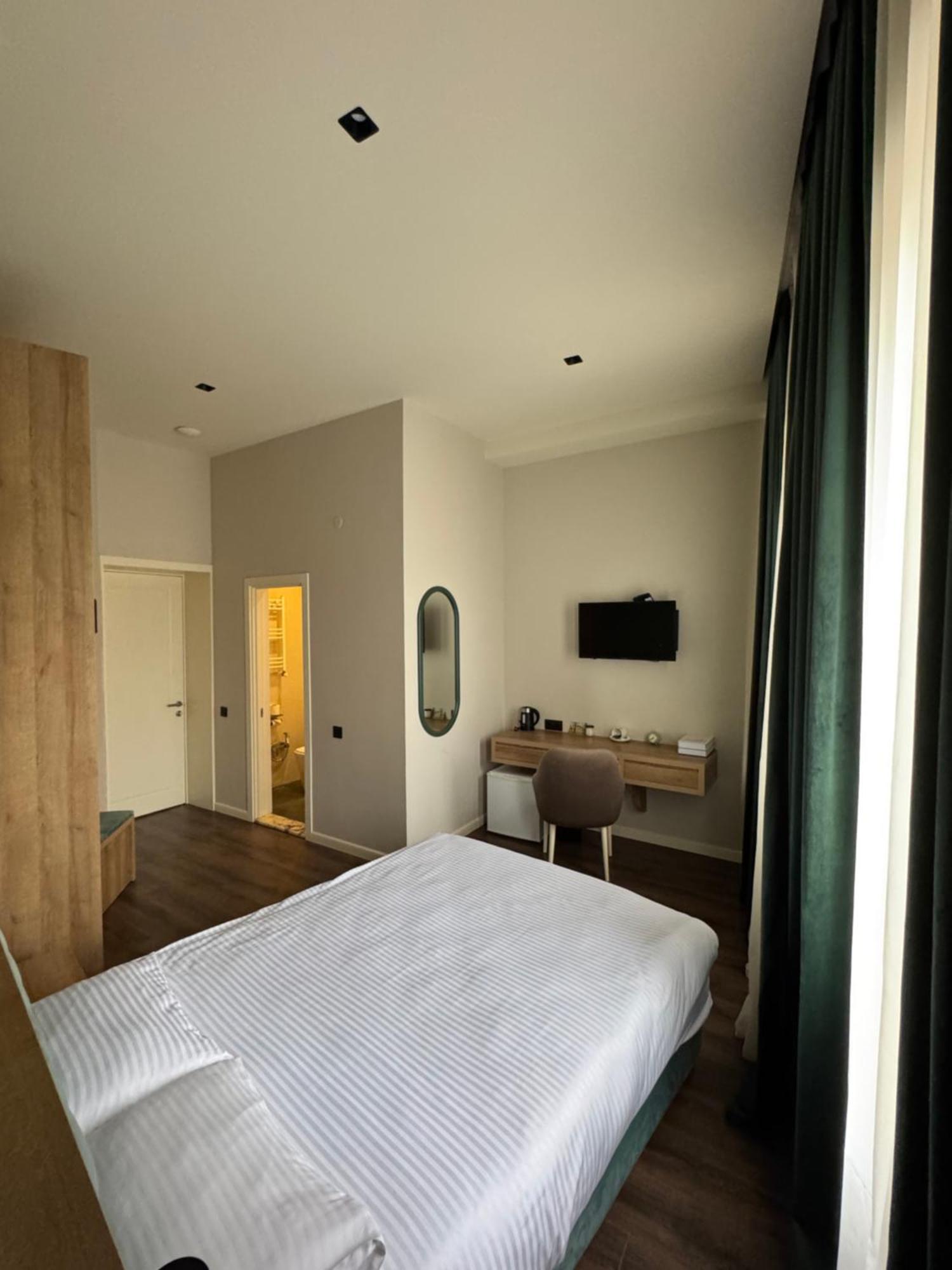 Central Hotel Koutaïssi Extérieur photo