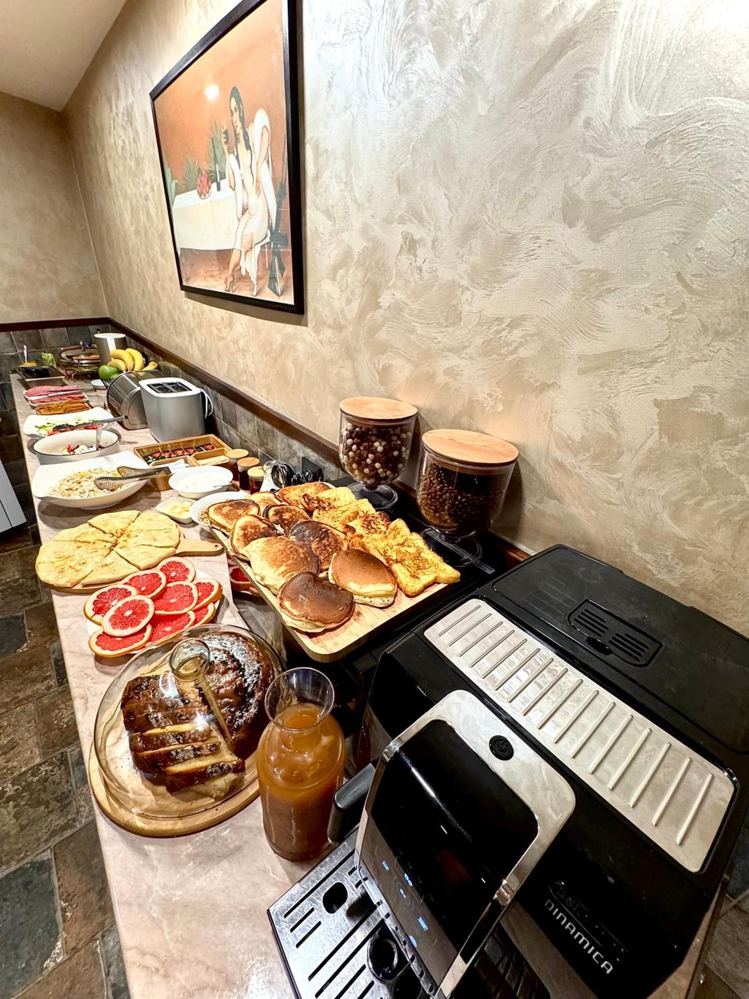 Central Hotel Koutaïssi Extérieur photo